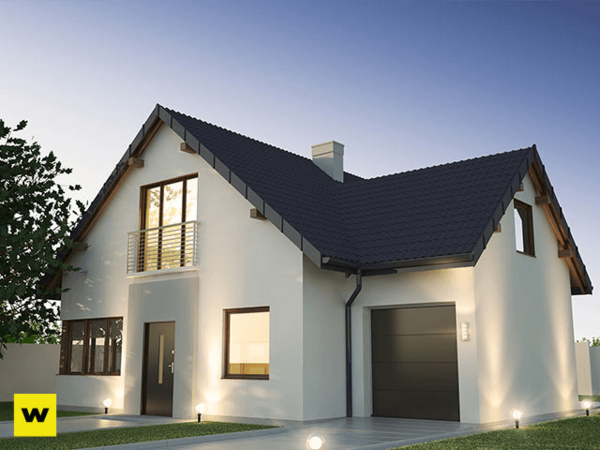 Modernes Einfamilienhaus mit Satteldach, Garage und großem Fenster bei Sonnenuntergang.